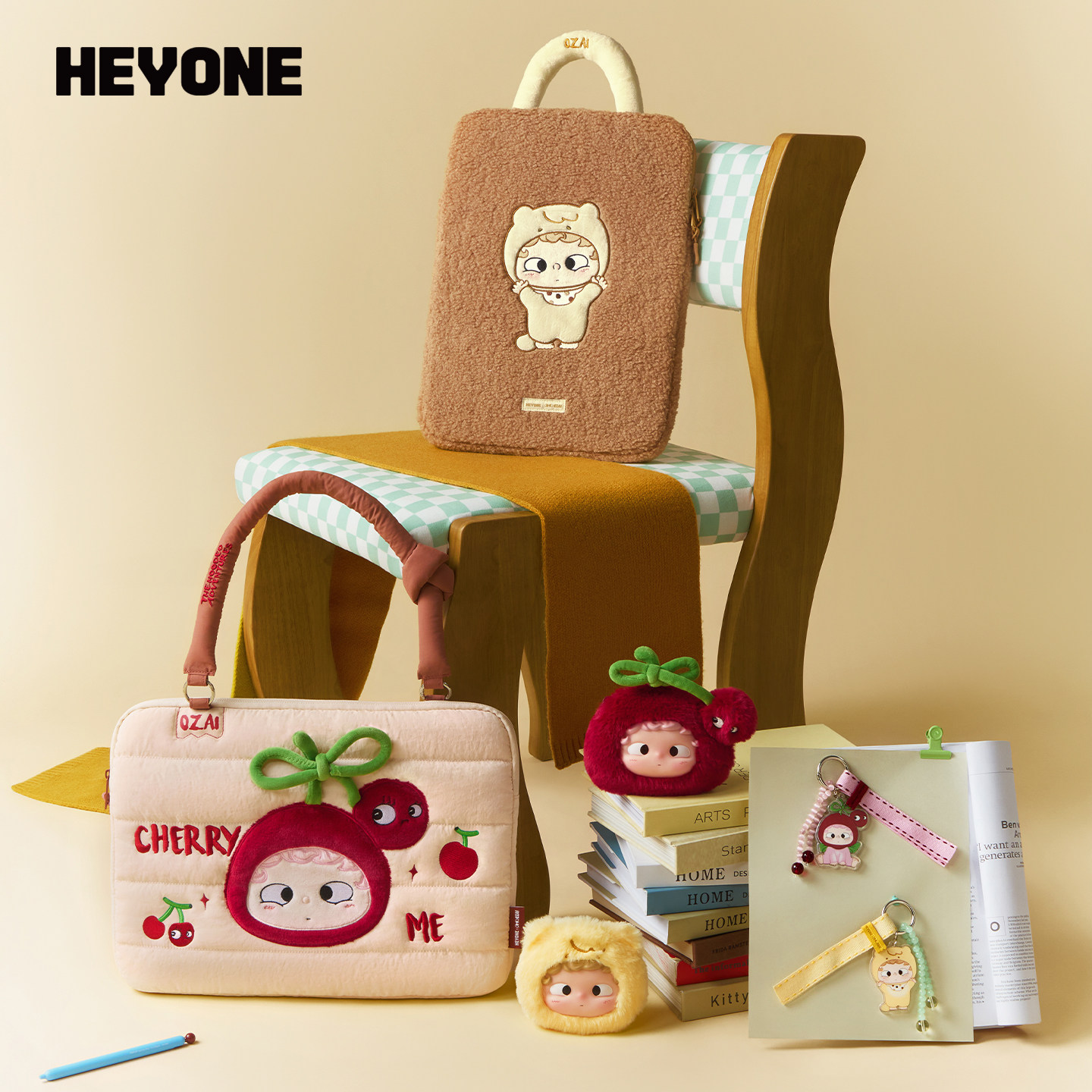 HEYONE黑玩-哦崽小浣熊樱樱果毛绒电脑包硅胶耳机包挂饰图片