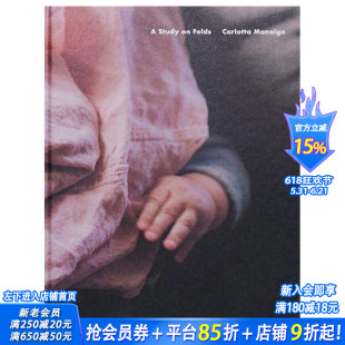 【现货】英文原版 卡洛塔·马奈戈：褶皱研究 【Season Series】Carlotta Manaigo：A Study on Folds 摄影正版进口书画册