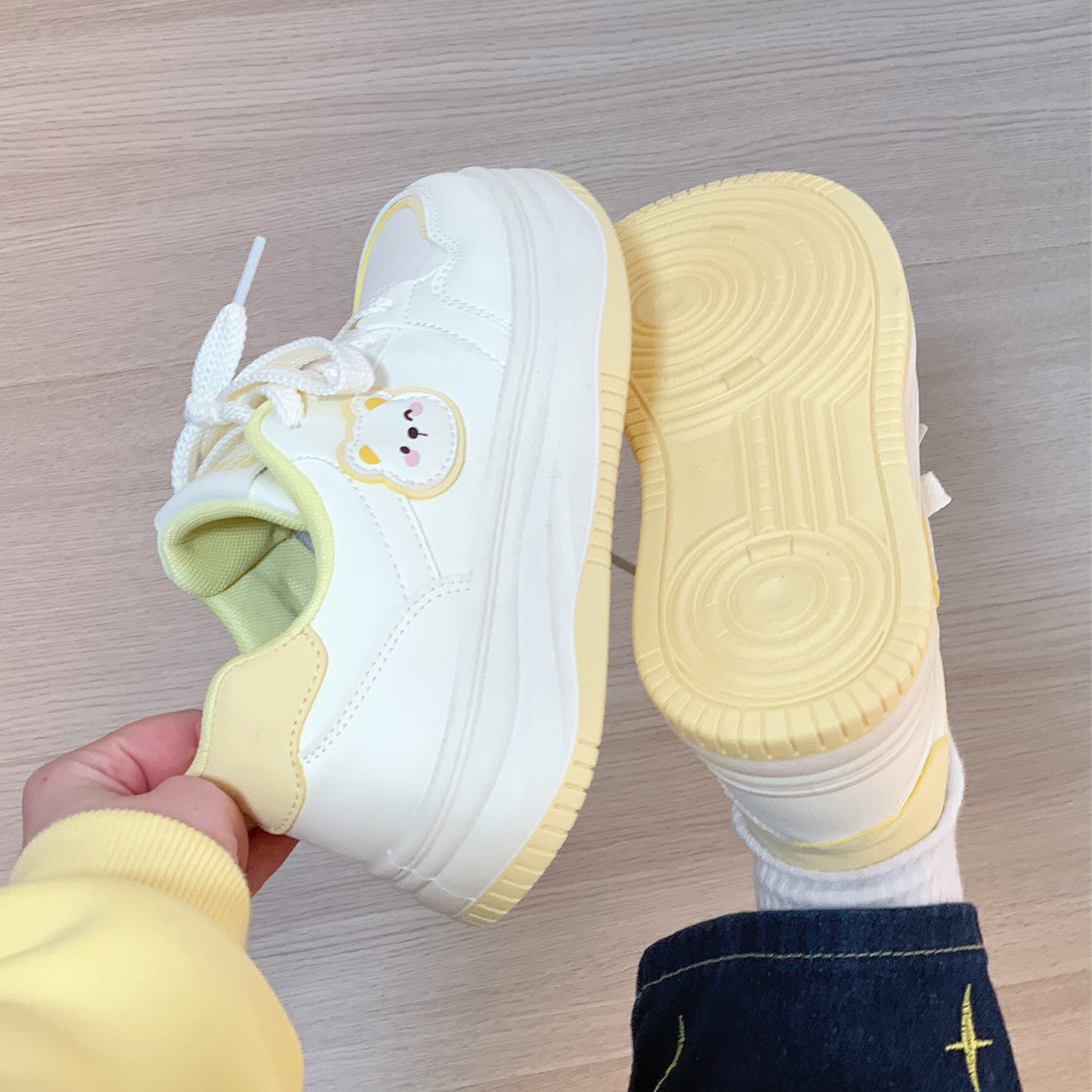 人本柠檬黄卡通小白鞋女秋冬新款