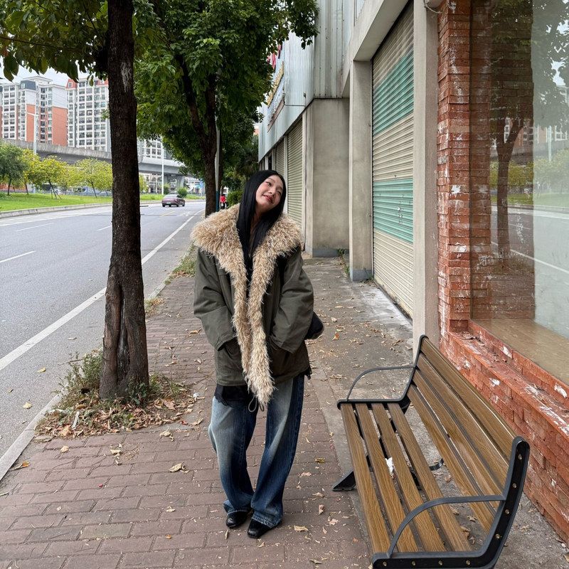 宽松加厚款毛毛领牛仔外套女