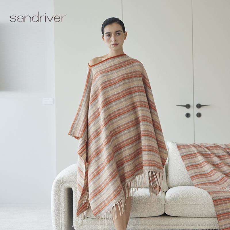 sandriver沙涓羊绒格纹手工百搭秀休闲撞色氆氇流苏斗篷