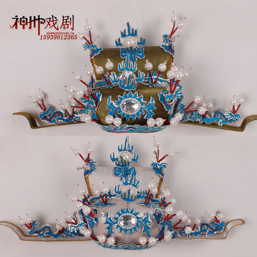 戏剧舞台演出雕花盔帽