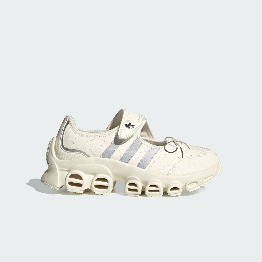 阿迪达斯三叶草女子运动鞋