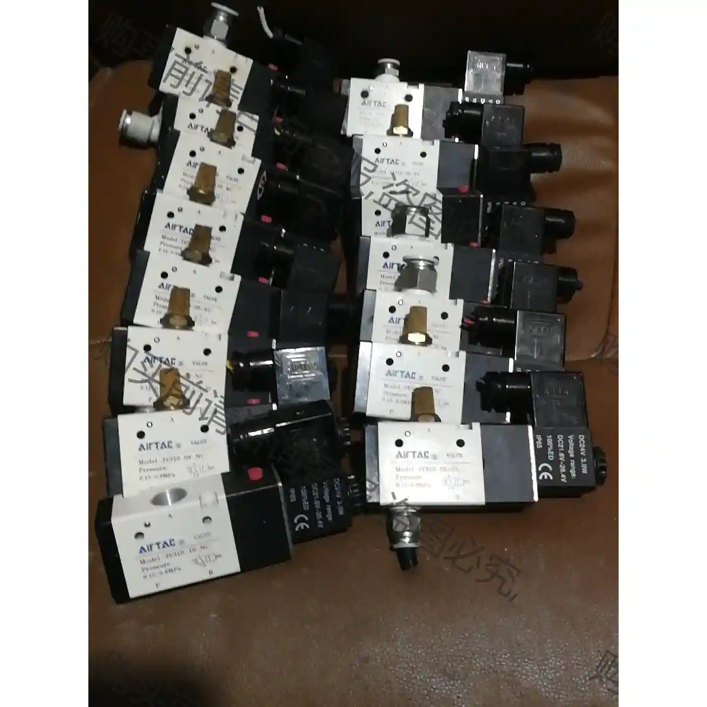 亚德客三通电子阀3V320-08-NC，成色好，有15个，整 议价再拍 拆