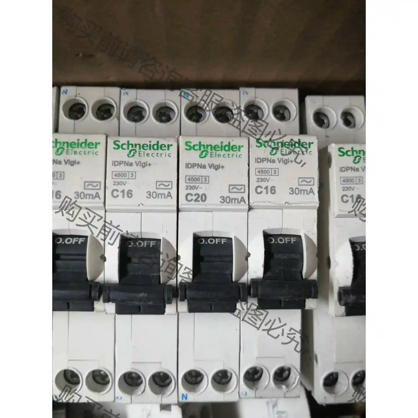 施耐de1P+n紧凑型漏电保护器，正品拆机，成色如图，10安2 议价再