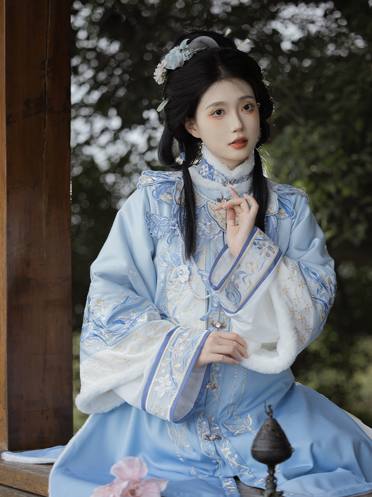 如梦见2023刺绣汉服上新款