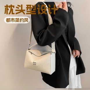 2025新款小香风枕头包女百搭通勤单肩斜挎包高级感荔枝纹小方包