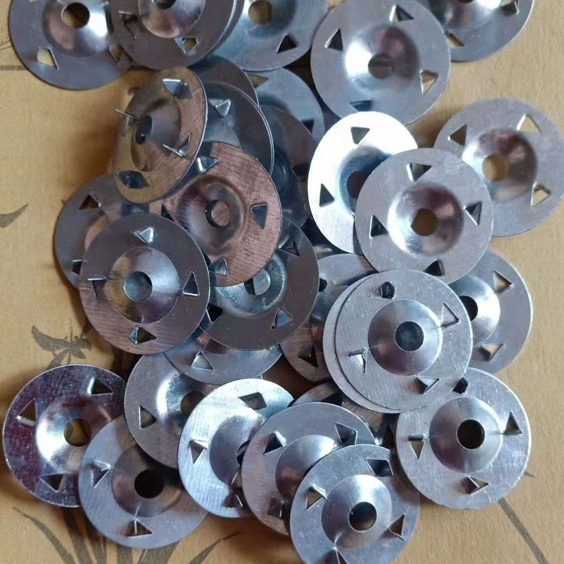 圆盘内墙固定石膏板圆片吊顶固定盘小黄鱼垫片膨胀栓带刺钢垫片,农机/农具/农膜,其它农用工具,淘宝优惠券,粉丝福利购,淘宝优惠卷