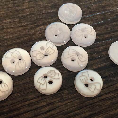 厂家二眼珠光蝴蝶结卡通图案衬衫纽扣树脂儿童装女时装钮扣子
