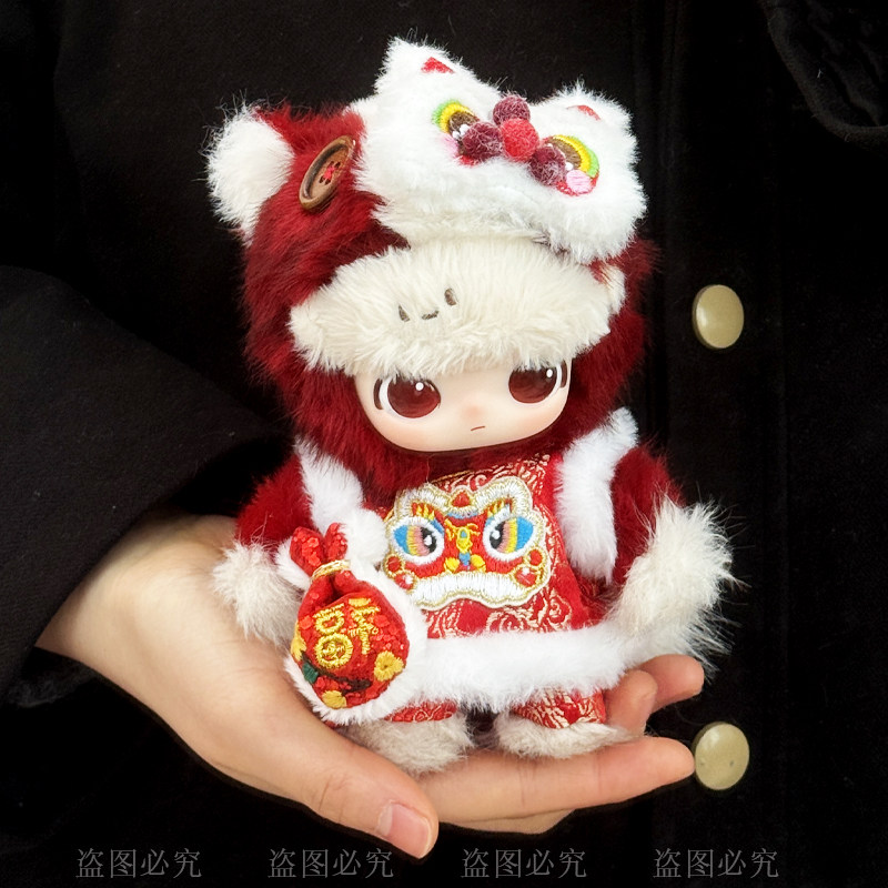 dimoo娃衣马力全开马年限定喜庆春节搪胶毛绒公仔衣服醒狮着替穿,模玩/动漫/周边/娃圈三坑/桌游,潮玩娃衣,淘宝优惠券,粉丝福利购,淘宝优惠卷