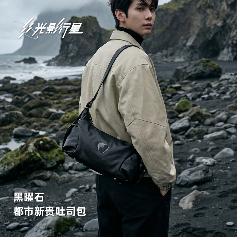 GYXX/光影行星黑曜石吐司斜挎包男款单肩皮包通勤外出便携平板包图片