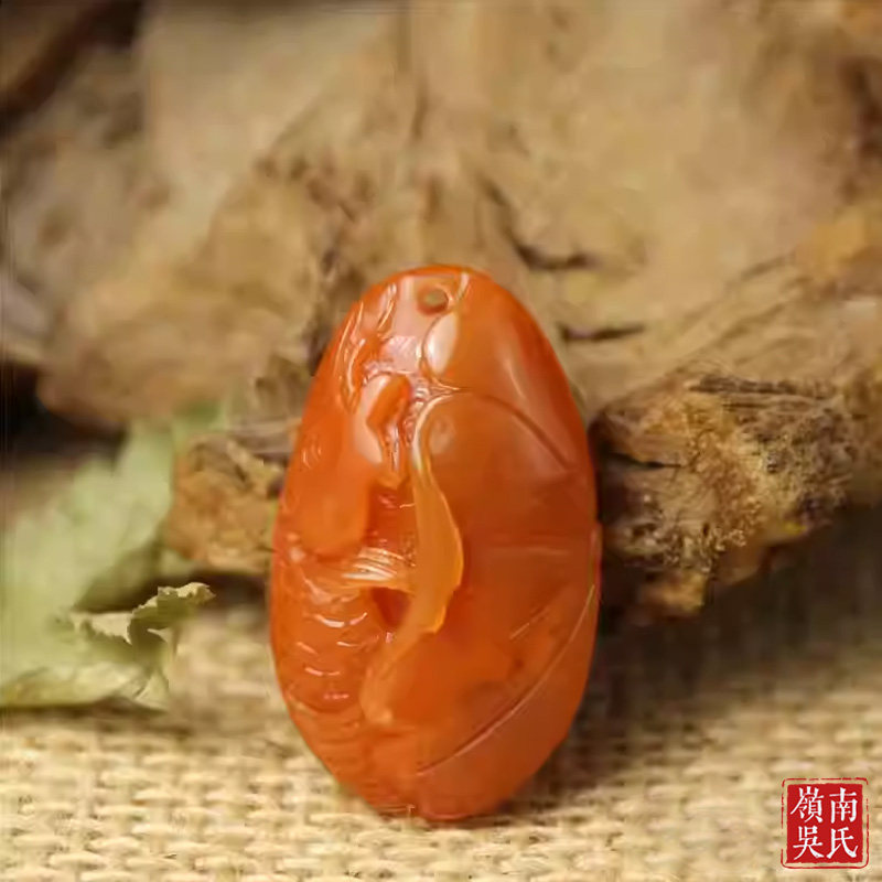 云南保山南红玛瑙鲤鱼荷叶挂件苏工手工自然雕件吊坠项链配饰收藏