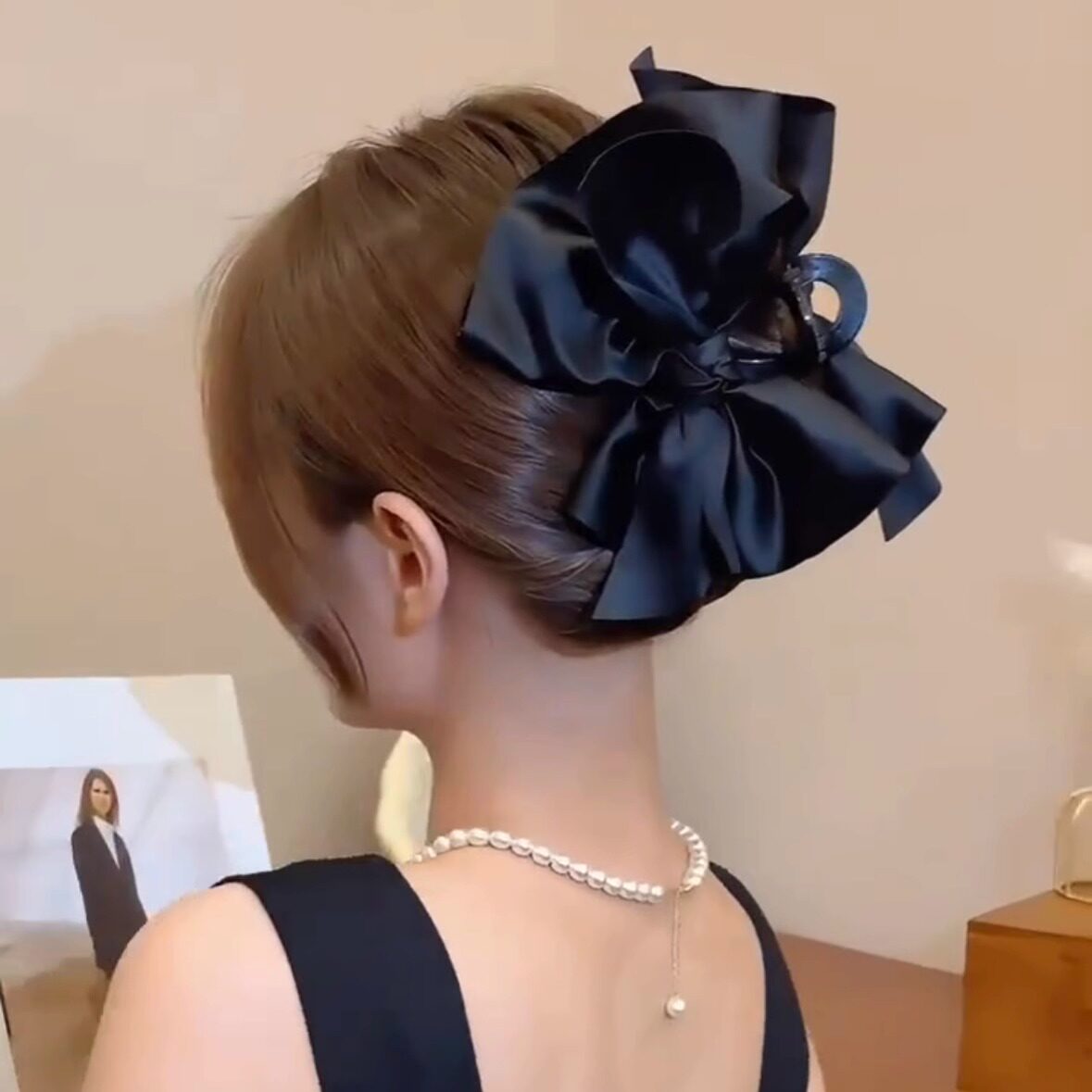 法式超大号黑色缎面蝴蝶结抓夹高级感发夹女后脑勺优雅鲨鱼夹ins