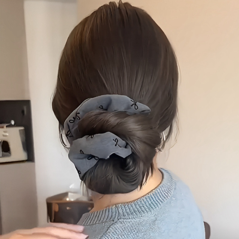 咪咖蝴蝶结方巾大肠发圈高级感灰色头绳女4.8元