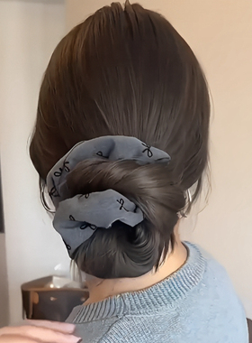 灰色格雷系蝴蝶结方巾大肠发圈2024新款高级感方形头绳女扎头发绳