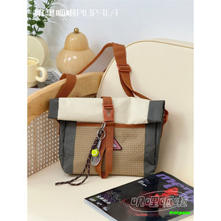 复古撞色户外运动防水斜挎包女大容量轻便单肩包大学生通勤挎包男