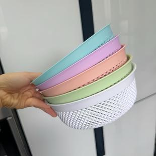 马卡龙色家用桌面收纳篮圆形加厚厨房淘米篮果蔬沥水篮细孔小篮子
