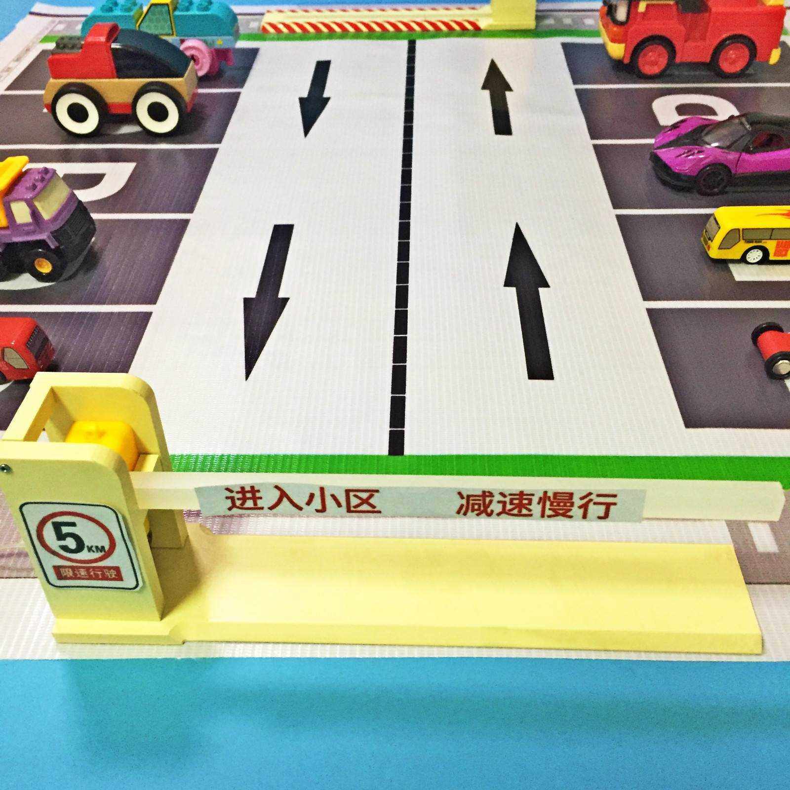 宏山玩具电动道闸门模型停车场收费升降杆小区门口起落杆遥控儿童