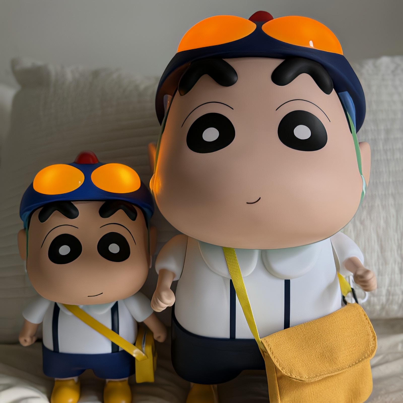 发光校服蜡笔小新手办灯蜜