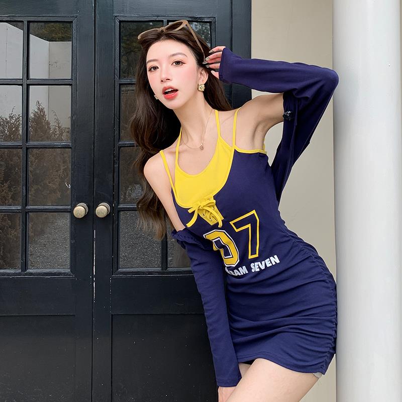 BLLOUKE纯欲辣妹显瘦挂脖连衣裙秋季字母印花T恤女披肩两件套装包