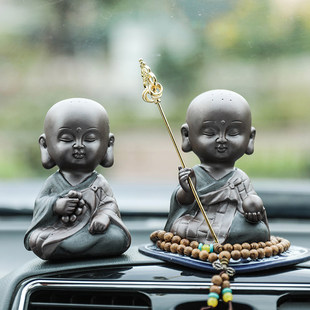 创意招财小沙弥车载摆件陶瓷佛像高档汽车中控台车内装饰用品大全