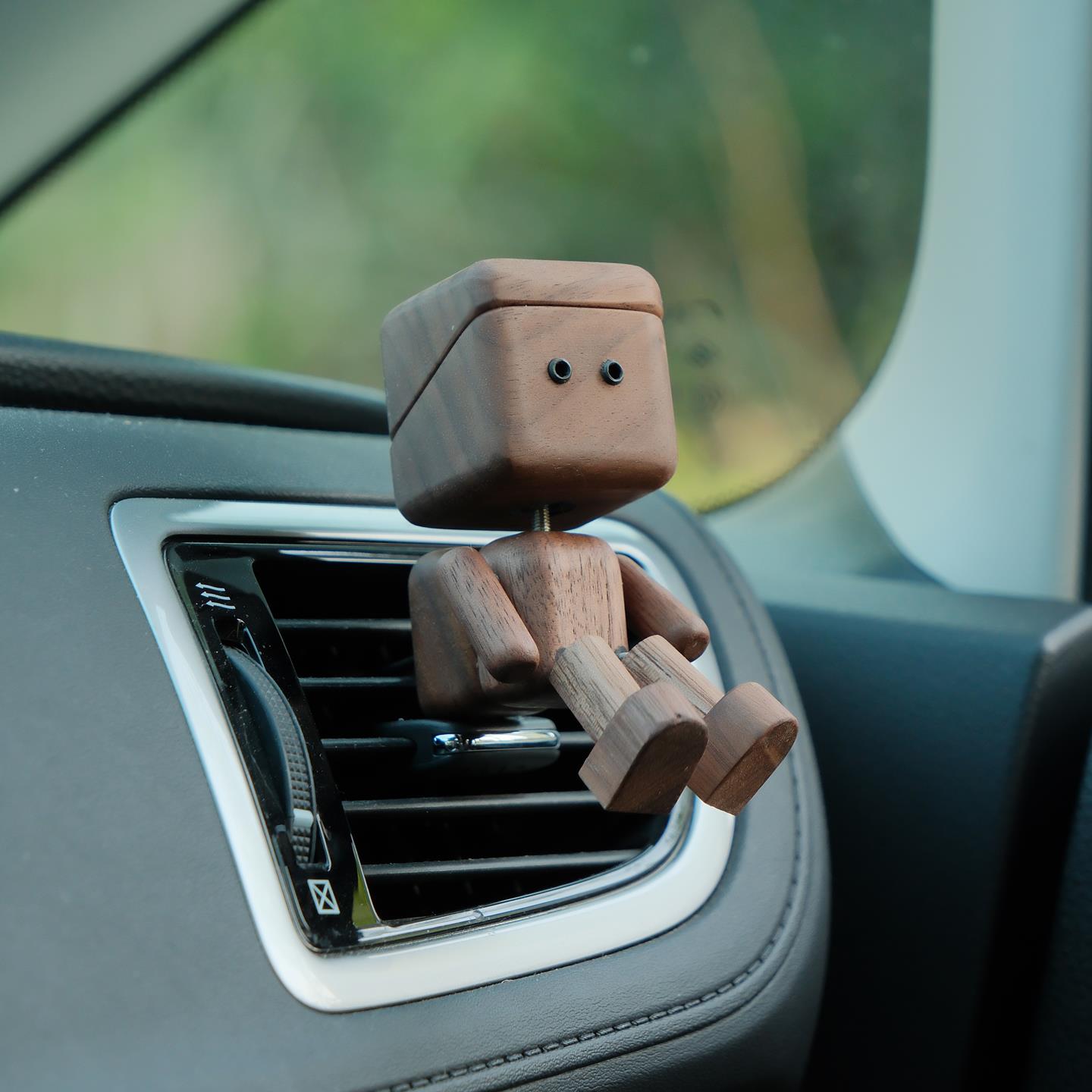 摇腿小木仔创意车载香薰摆件