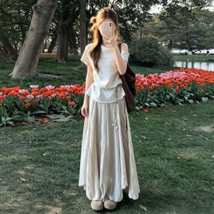 巨好看韩系穿搭绝美漂亮白色斜肩套装连衣裙子女2026夏季新款长裙