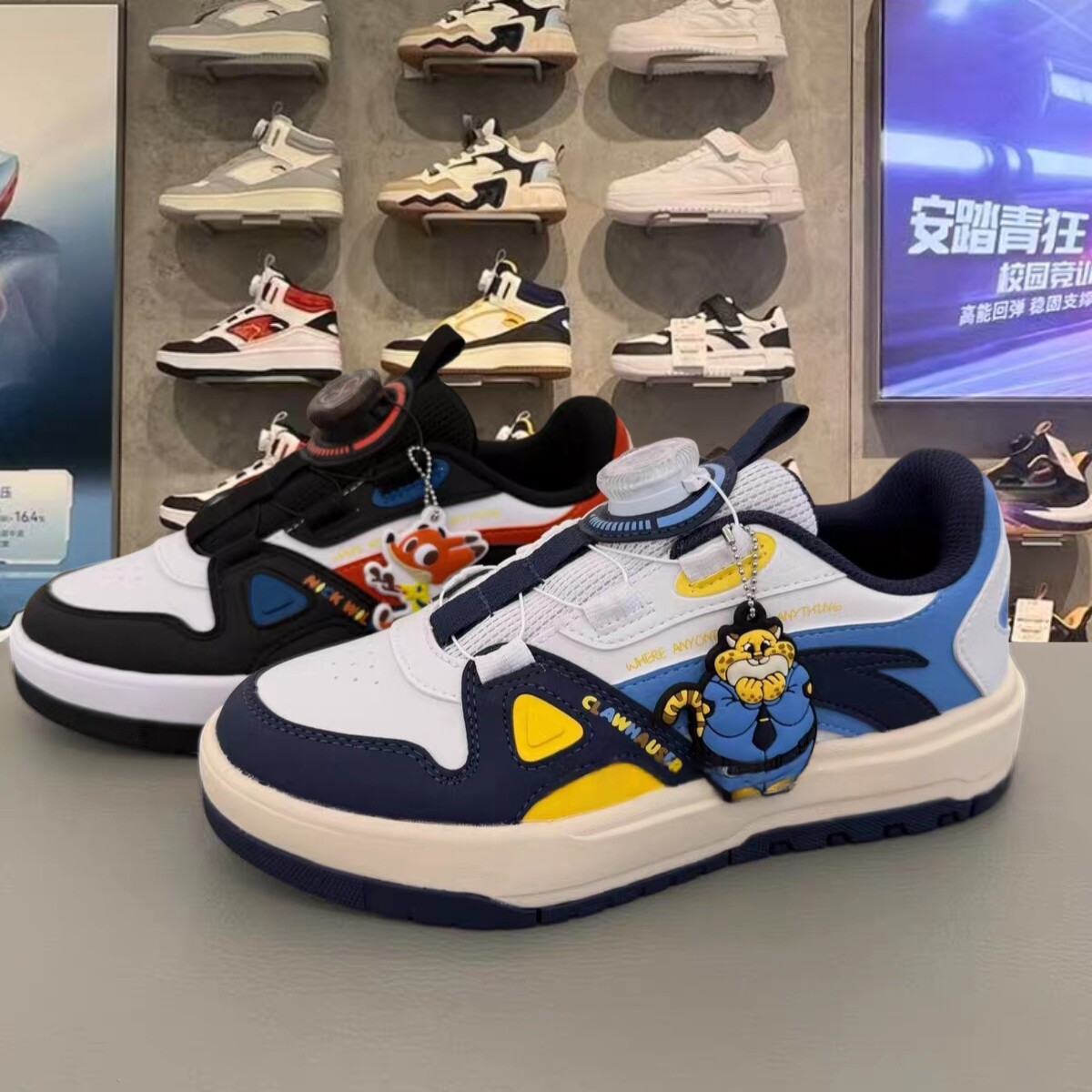 安踏疯狂动物城IP联名运动鞋图片