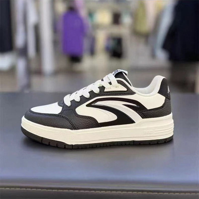 安踏982防滑耐磨运动休闲板鞋