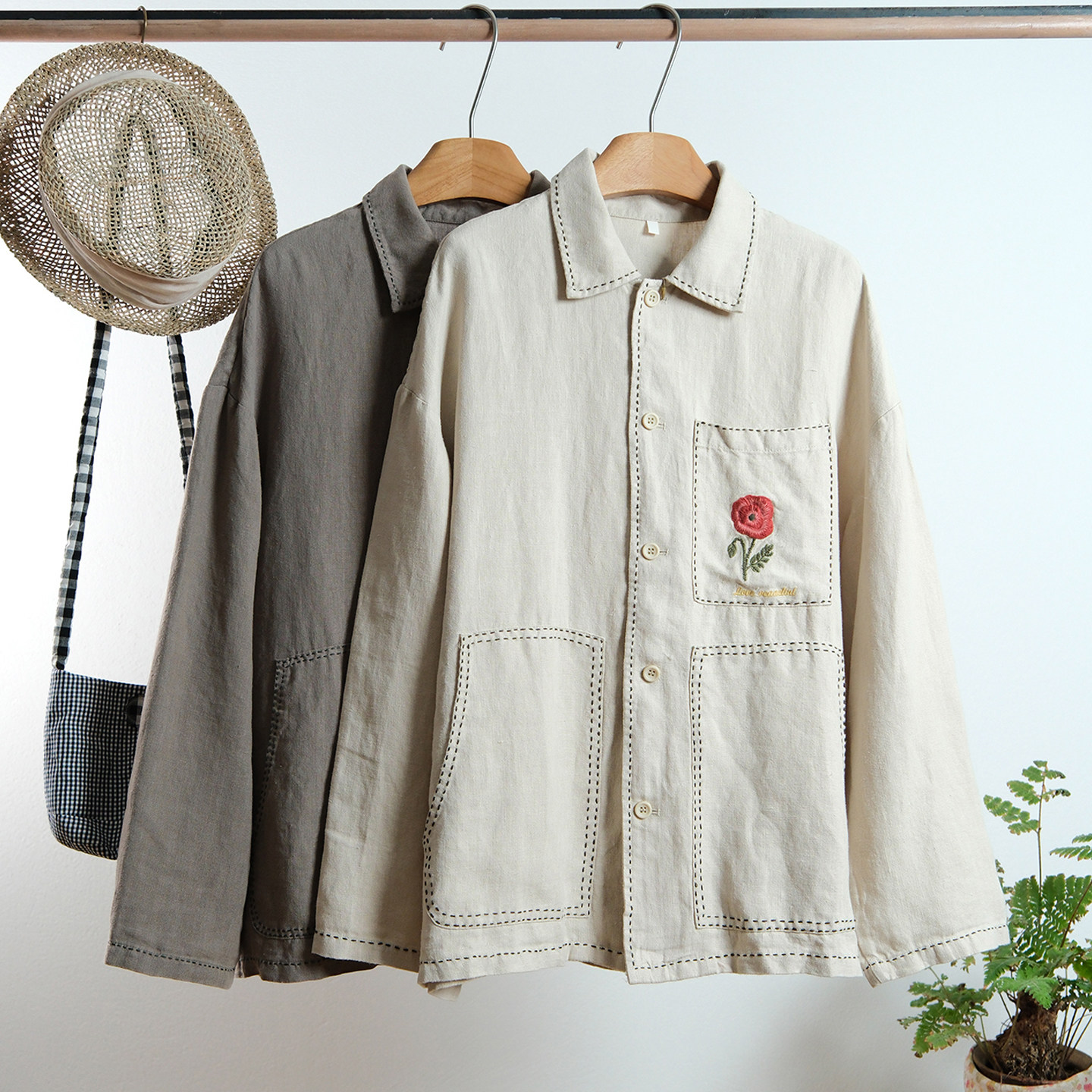 一七然春季新款复古文艺范翻领个性刺绣花口袋宽松显瘦麻料外套女