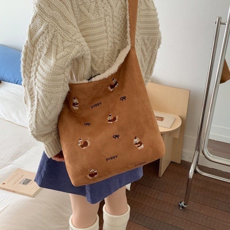 刺绣新款秋冬包女2025大容量斜挎包休闲通勤学生上课单肩托特