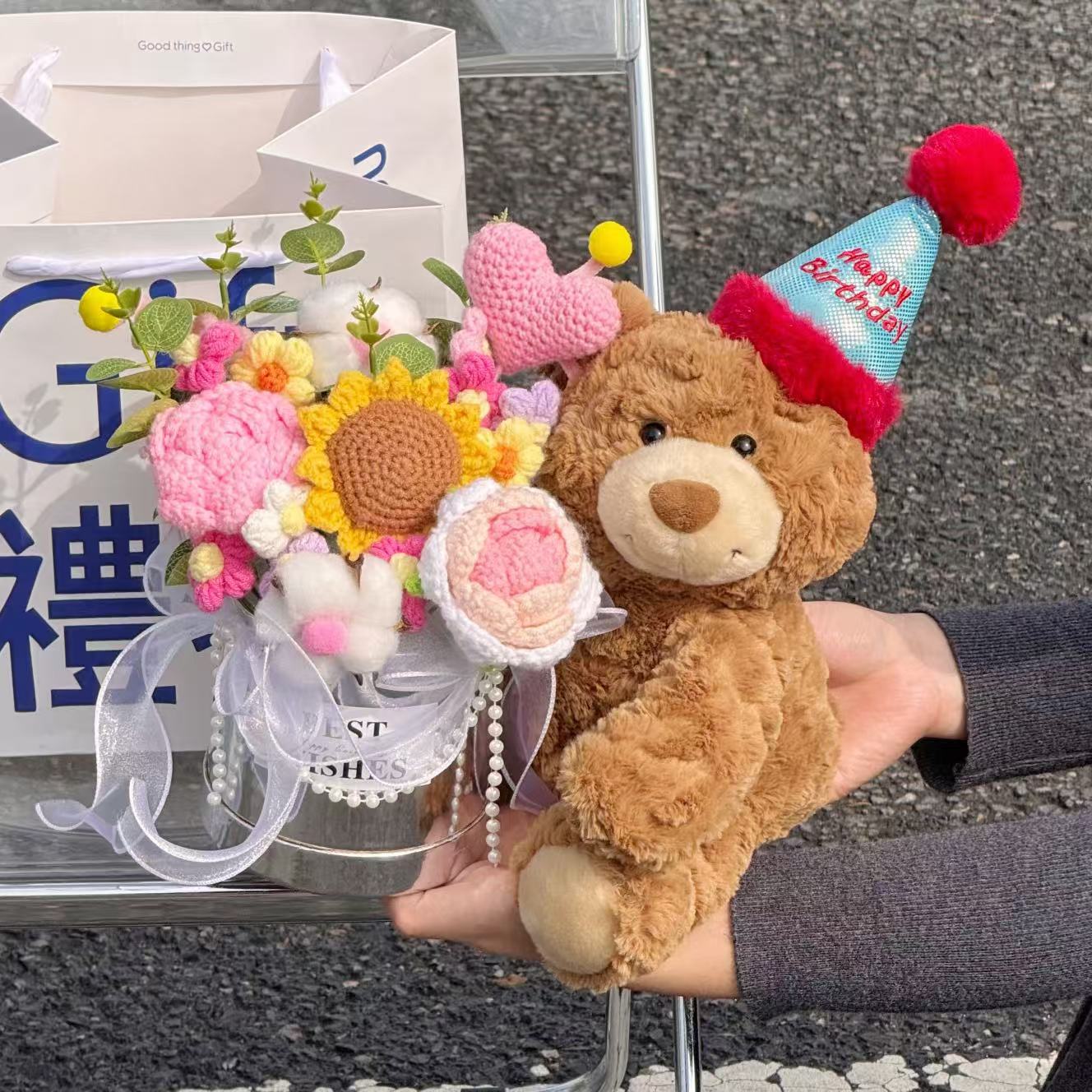 小熊生日礼物女生针织玩偶花束永生花抱抱桶送闺蜜实用圣诞节礼物