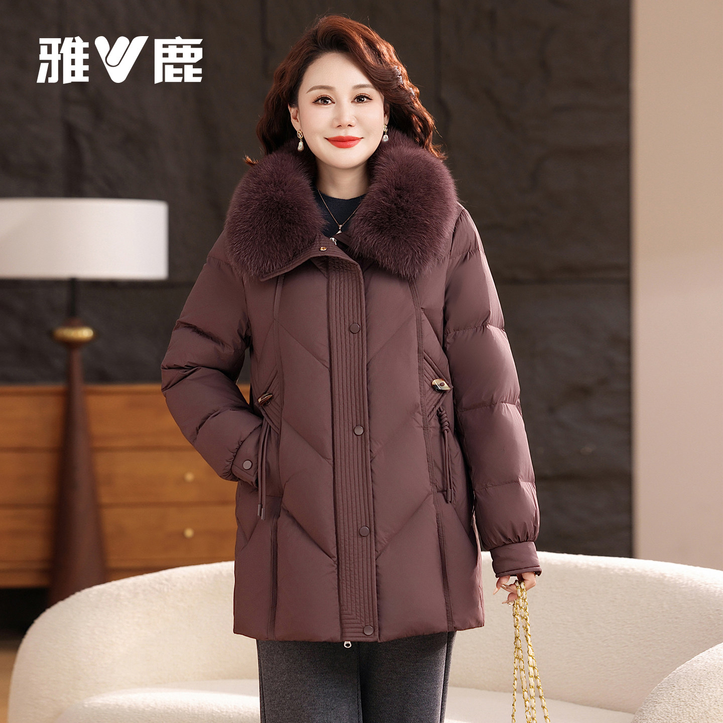 雅鹿大码羽绒服女中长款妈妈外套