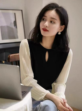 ROUMIKL黑色圆领镂空拼接压褶袖针织衫女秋季新款设计感小众减龄