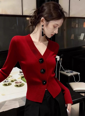 ROUMIKL红色V领纽扣针织开衫女秋装2025新款复古高级感百搭短款长