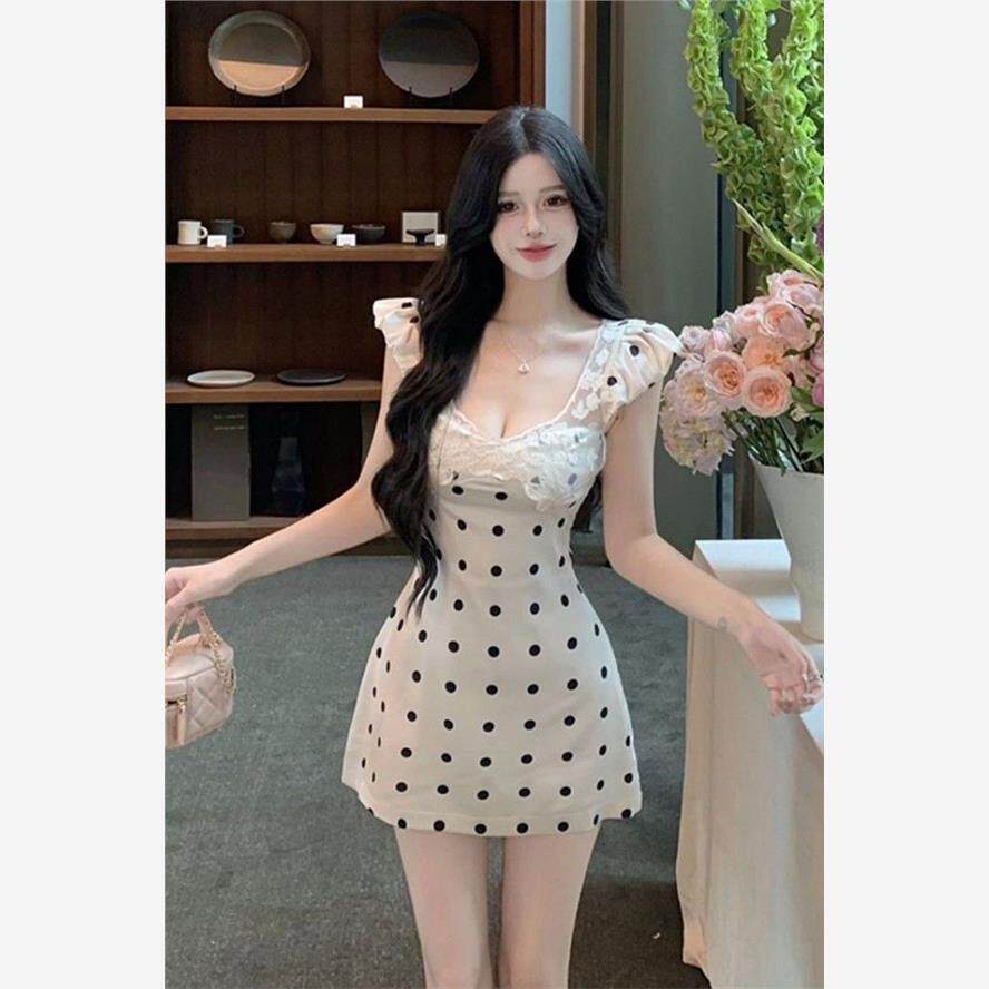 波点短袖连衣裙女2025夏季新款显瘦v领短裙蕾丝拼接收腰包臀裙子