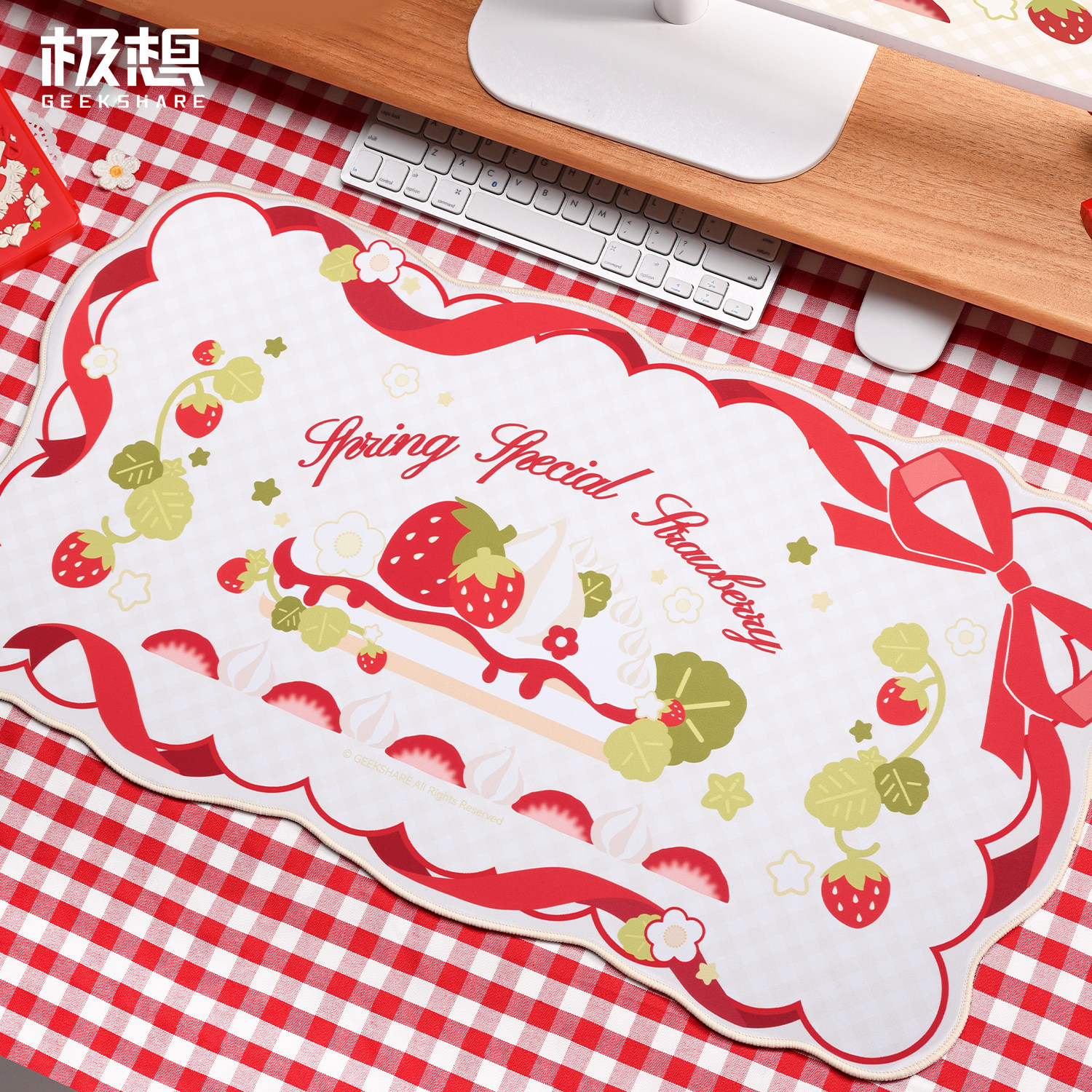 极想原创超大号鼠标垫防滑锁边加厚可爱女生电脑办公桌垫春日草莓,电脑硬件/显示器/电脑周边,鼠标垫/贴/腕垫,淘宝优惠券,粉丝福利购,淘宝优惠卷