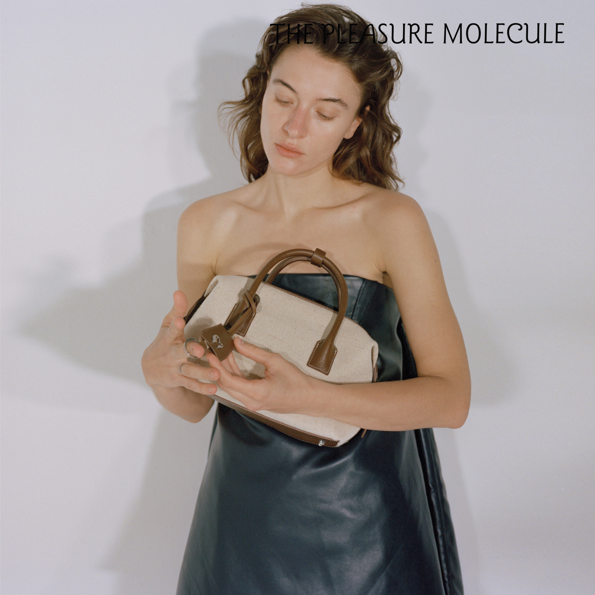 the pleasure molecule勋章波士顿包头层牛皮帆布拼皮手提斜挎包,箱包皮具/热销女包/男包,通用款女包,淘宝优惠券,粉丝福利购,淘宝优惠卷