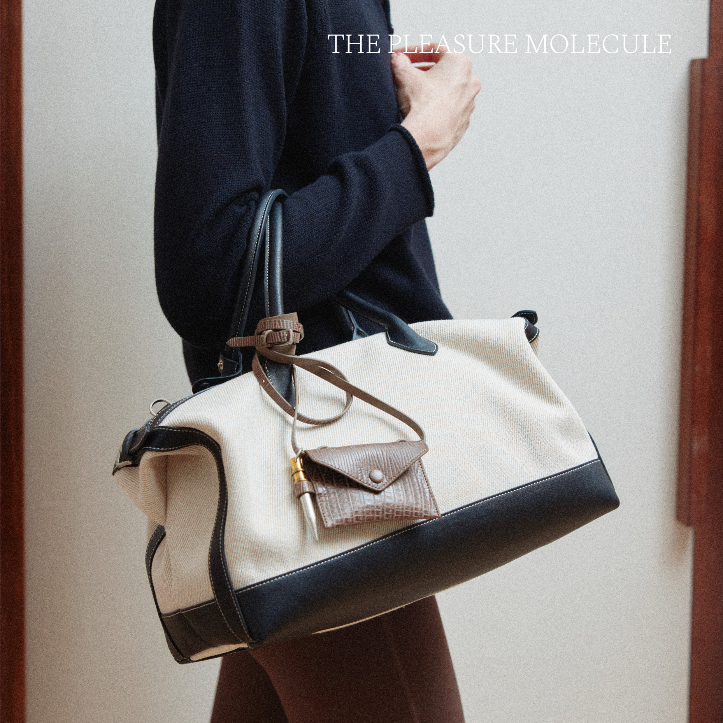 the pleasure molecule新品ready折角保龄球包帆布拼头层牛皮斜挎