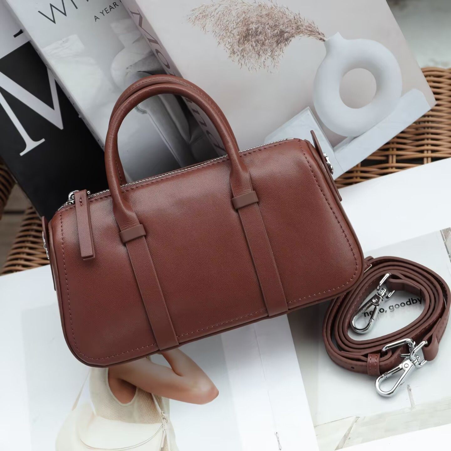 2025新款女款真皮女式时尚休闲洋气百搭枕头包复古斜挎包头层牛皮