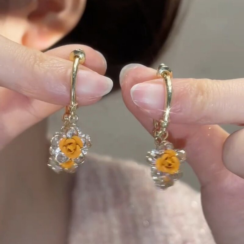 2025新款精致简约黄色花朵耳环女