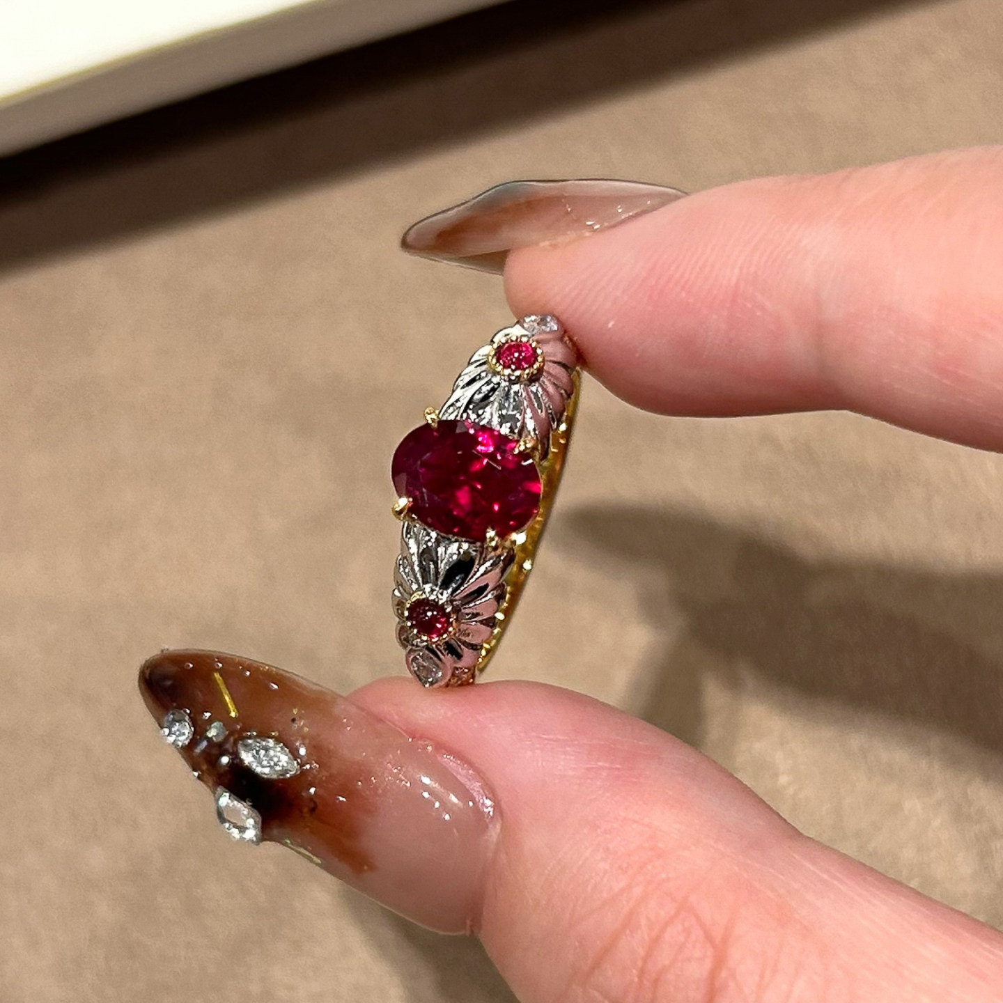 S925纯银爆闪鸽子蛋红宝石戒指女轻奢高级感复古宫廷风开口食指戒