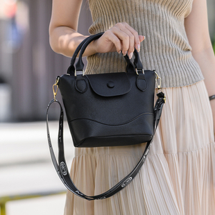 真皮质感水桶包2026新款 包包单肩包大容量斜挎包百搭手提包小拎包
