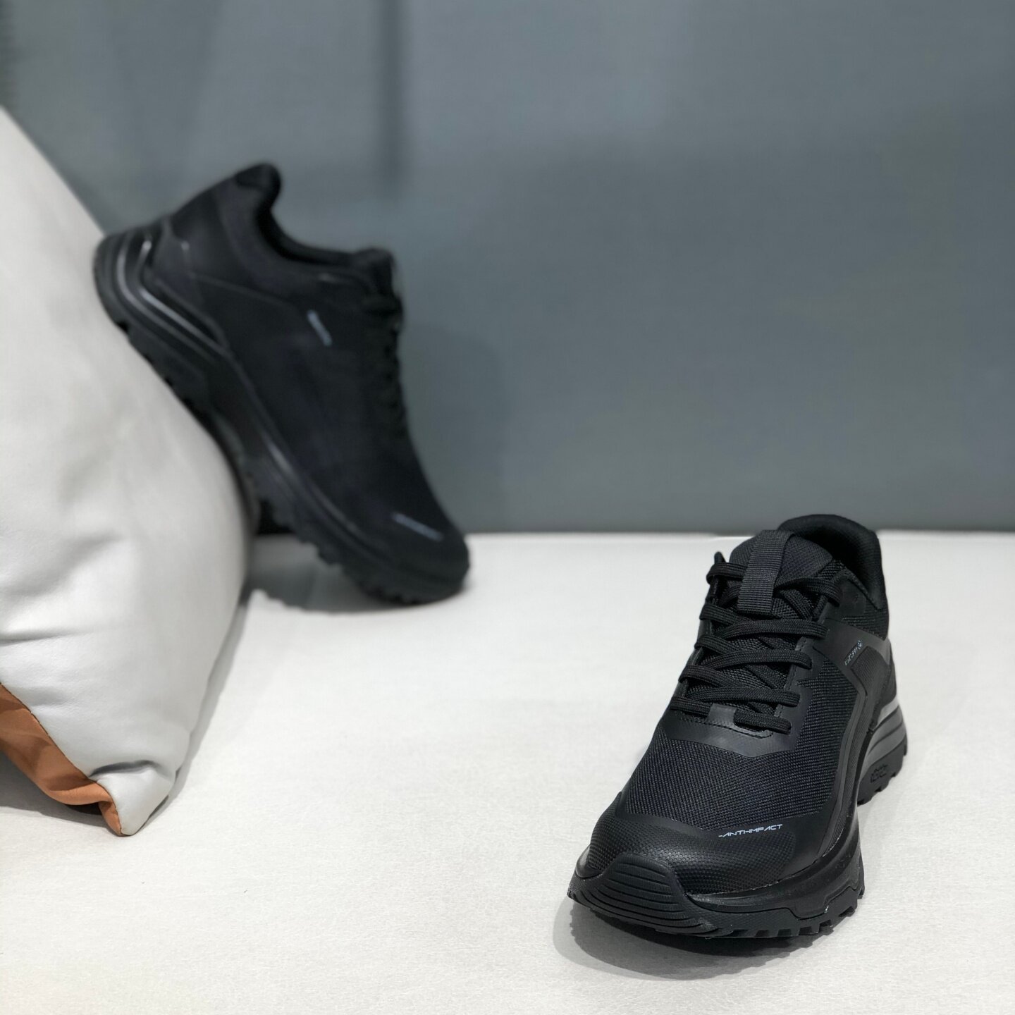 2026春季新款黑色户外休闲鞋男中跟厚底系带运动鞋百搭耐磨男鞋潮