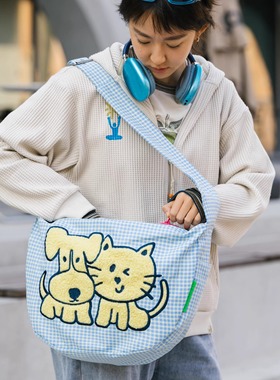 SIF MERMER原创大容量格子小狗猫咪刺绣可爱斜挎单肩邮差轻便背包