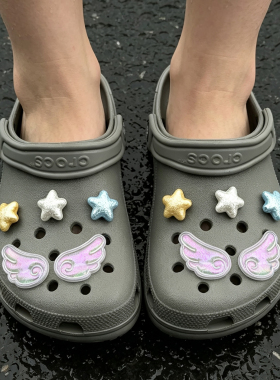 MKOP洞洞鞋配饰高级感鞋扣配件幻彩翅膀星星鞋花适配Cross/Crocs