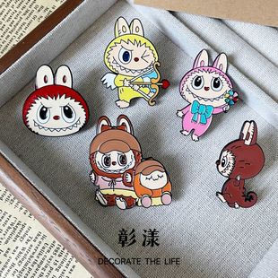 泡泡玛特胸针labubu拉布布卡通超萌可爱徽章衣服书包百搭精灵pin