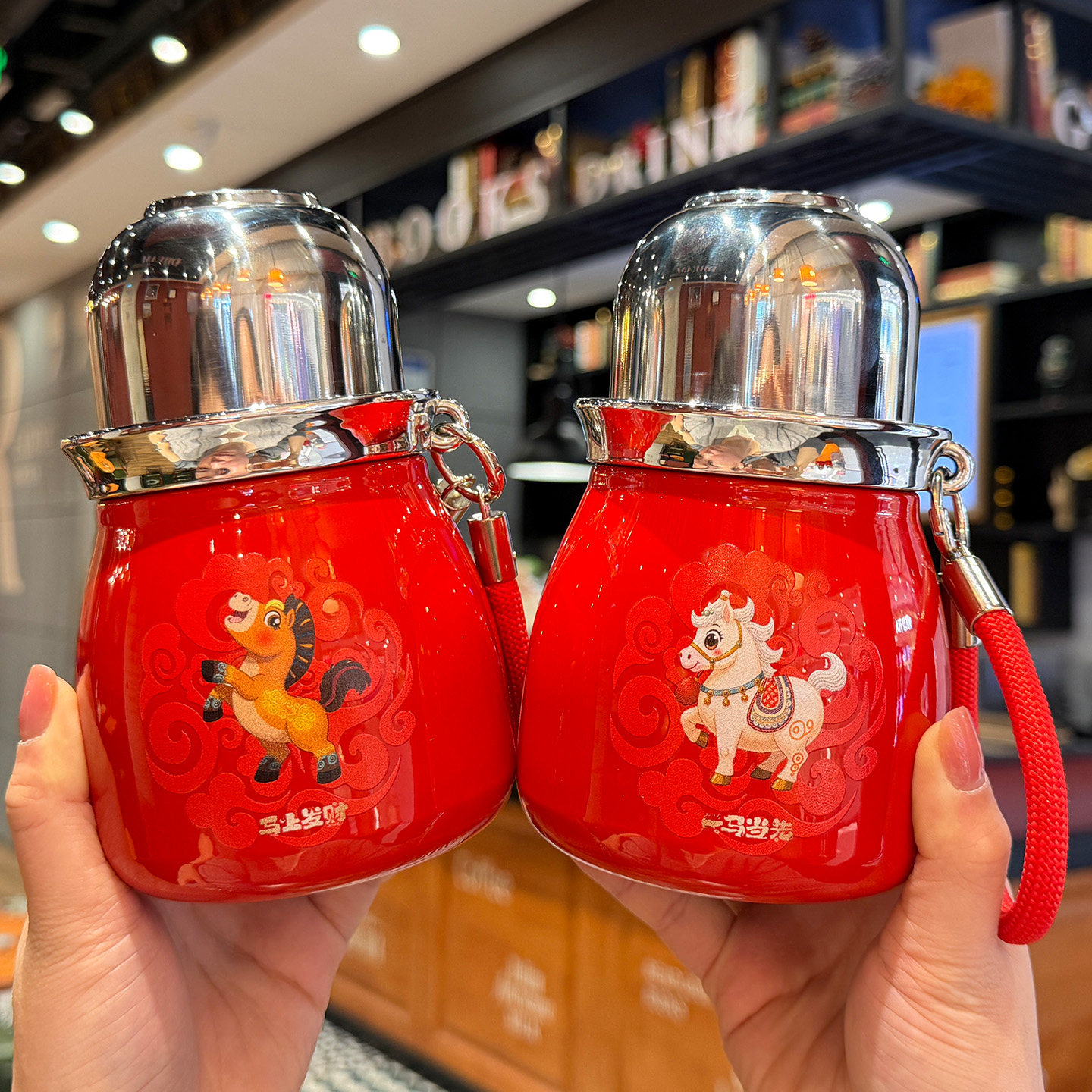 马年覆钛保温杯男女士高档钛杯带盖茶隔三饮吸管杯本命年红色水杯
