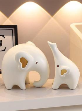 新居马上高档有钱招财乔迁礼物酒架玄关客厅摆件陶瓷酒柜装饰品