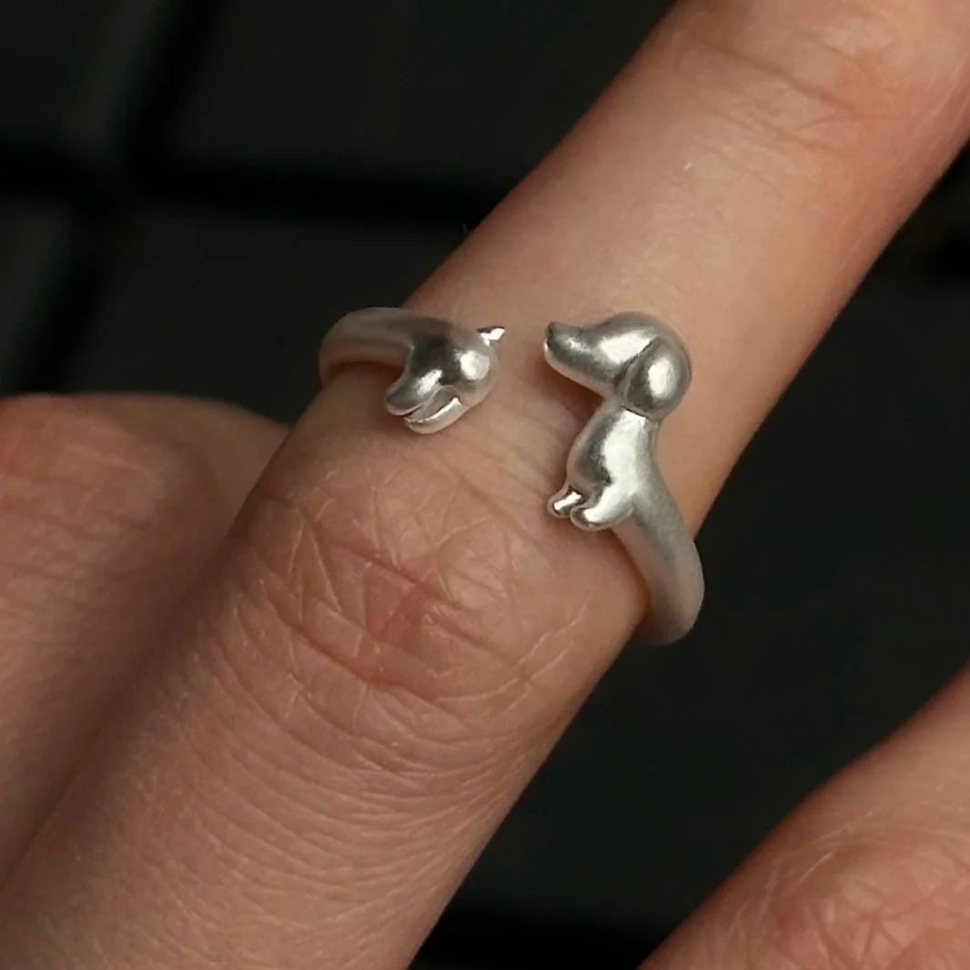 磨砂腊肠狗戒指男女小众轻奢情侣戒活口可调节不掉色狗狗戒指礼物